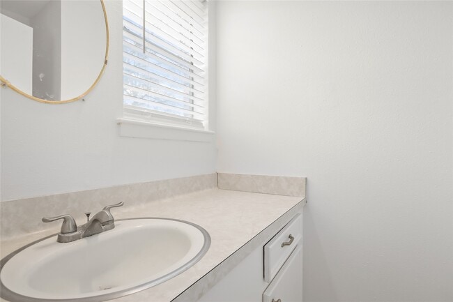 Building Photo - 111 Montrose Cir