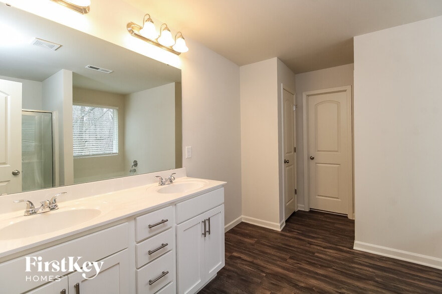 Building Photo - 1618 Dodson St