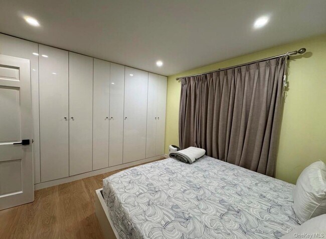 Building Photo - 14 Fremont St