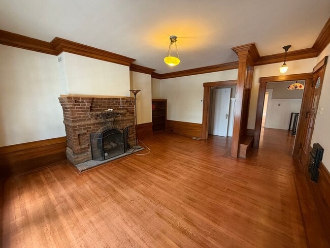 Building Photo - 1637 Lake St