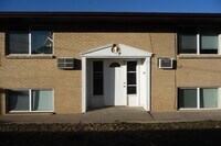 Building Photo - Spacious Garden-Level 2 Bed Near Downtown ...