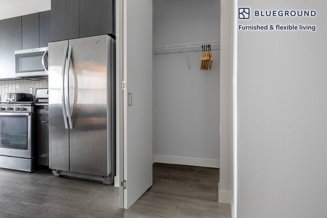 Building Photo - 1000 S Clark St