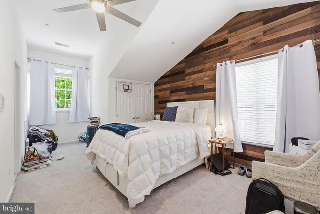 Building Photo - 1329 N Barton St