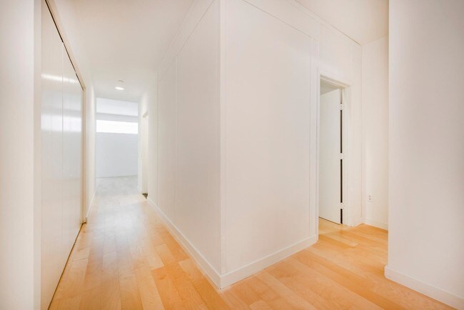 Building Photo - 2 Bedroom @ 90W !