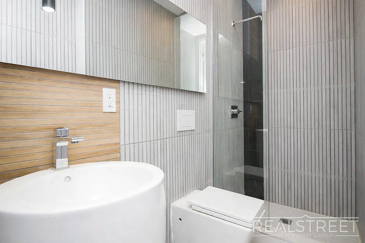 Building Photo - Winthrop St