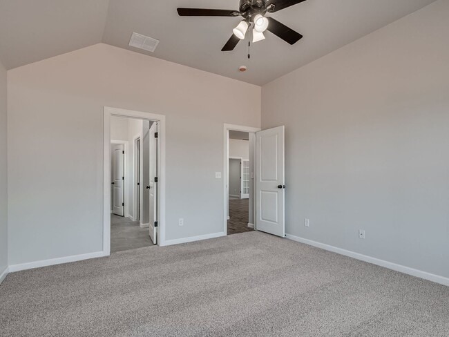 Building Photo - Newer Home available Mid-August 2026- Mustang Park- Storm Shelter