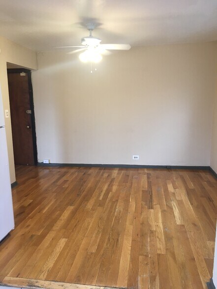 Building Photo - 1211 W Elmdale Ave