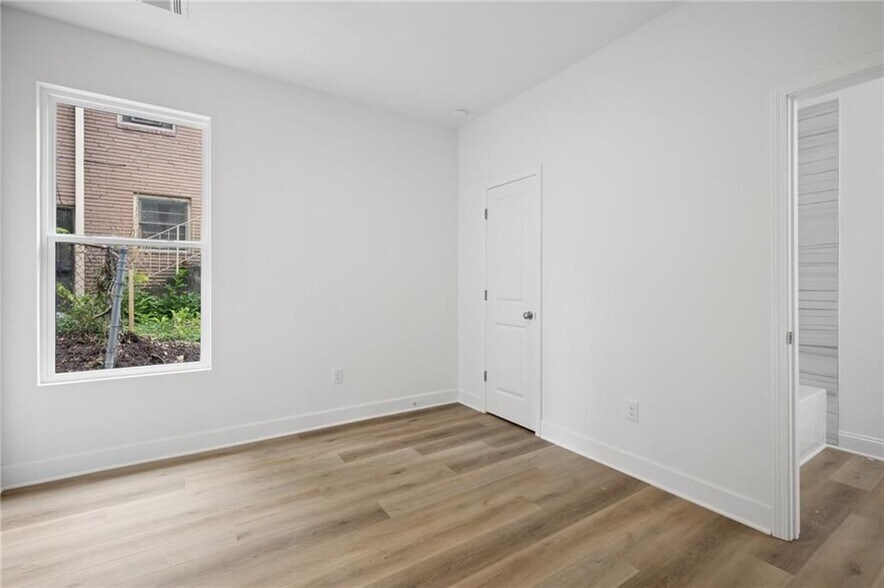 Building Photo - 2050 Morehouse Dr NW