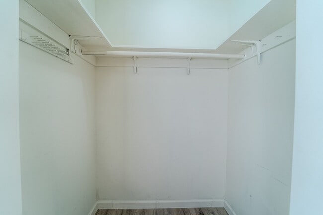 Building Photo - Cute remodeled unit!
