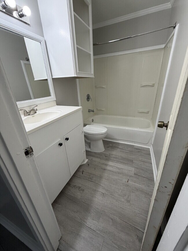 Building Photo - 2/1 in Pearl for $1075!