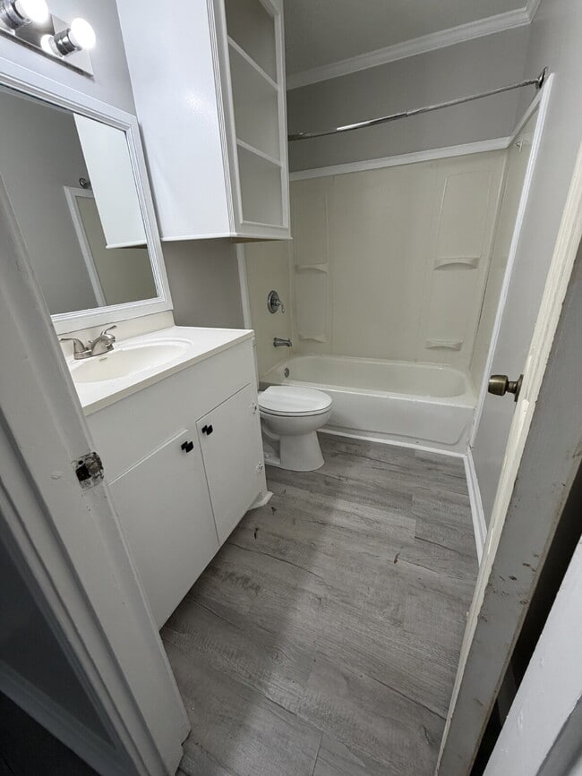 Building Photo - 2/1 in Pearl for $1200!