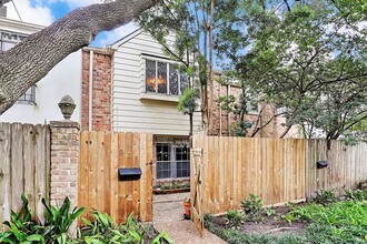 Building Photo - 933 Wax Myrtle Ln