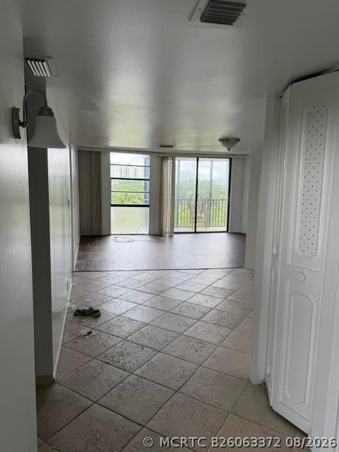 Building Photo - 3475 N Country Club Dr