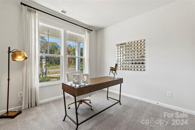 Building Photo - Captivating Family Home | 4 BR/3BA | 2 Car Garage | Backyard