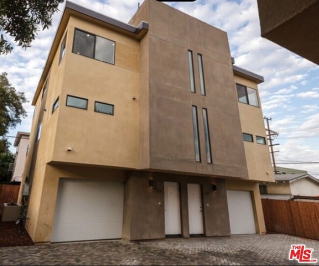 Building Photo - 6007 1/2 Barton Ave