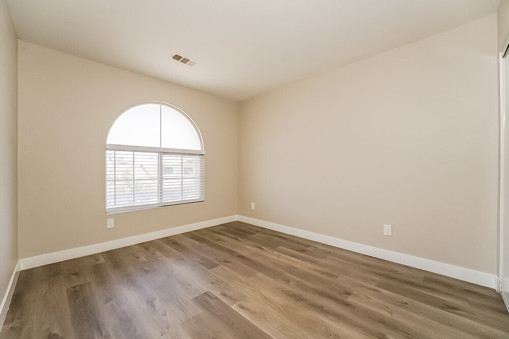 Building Photo - 8733 Country View Ave