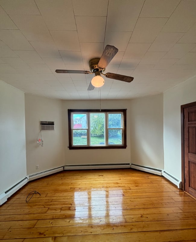 Building Photo - 90 Montaup St
