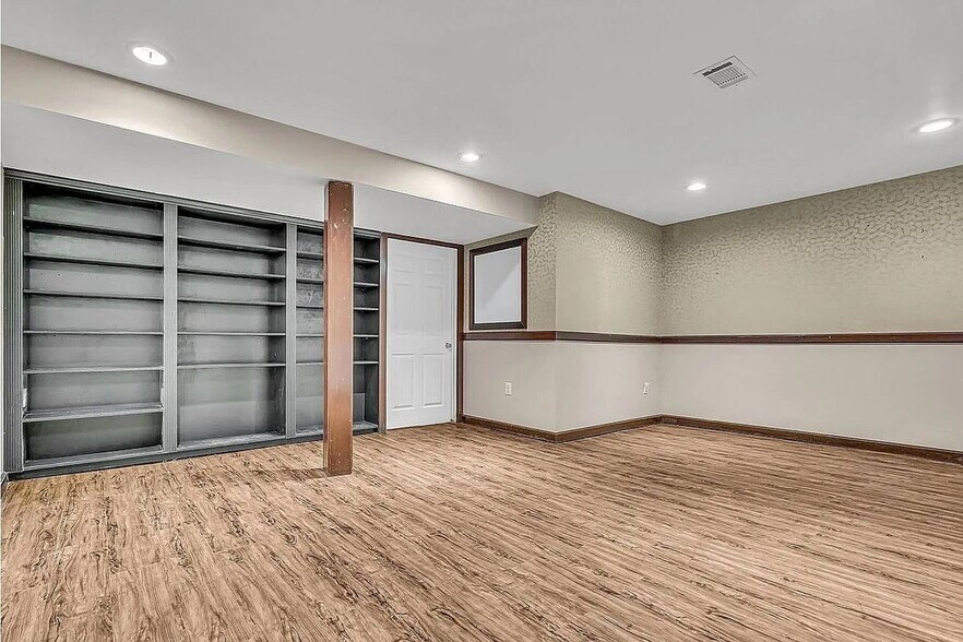 Building Photo - 283 N New Prospect Rd