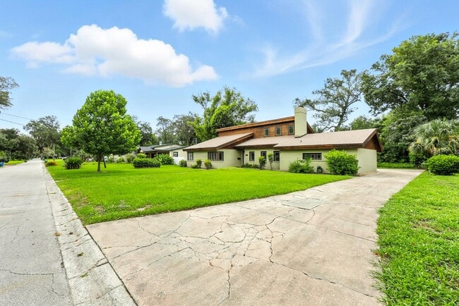 Building Photo - 5432 Grove Ave