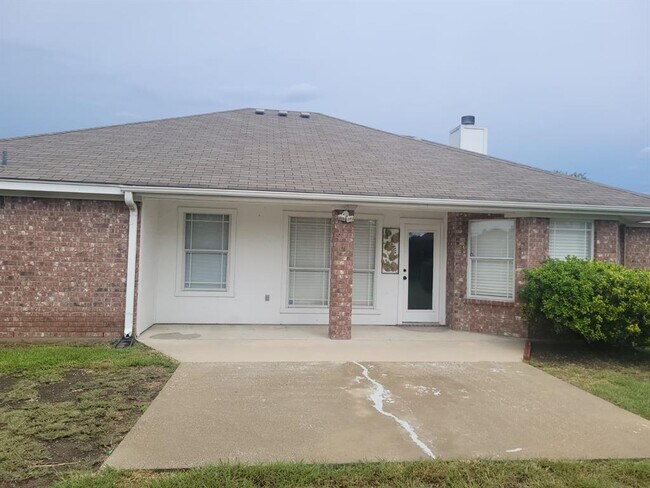 Building Photo - 4805 Joseph Dr