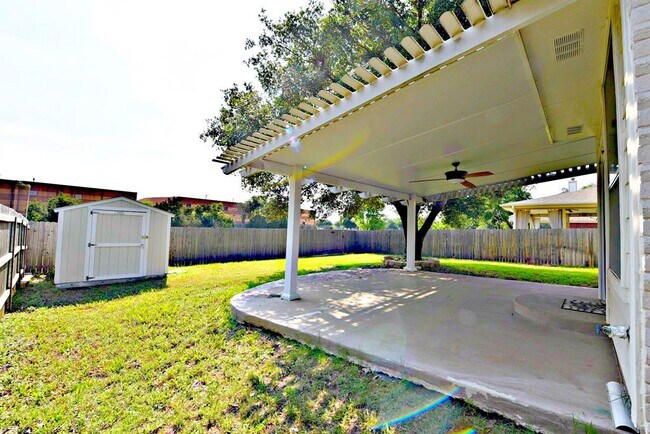 Building Photo - 4220 N Summercrest Loop
