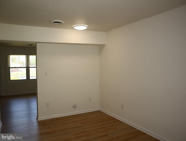 Building Photo - 1007 Kent Ave