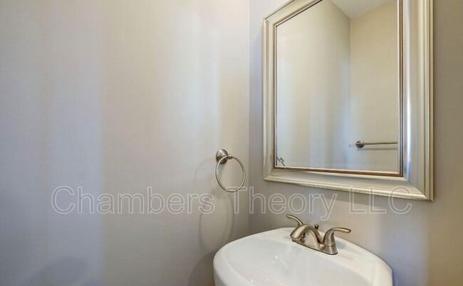 Building Photo - 1004 30th St SE