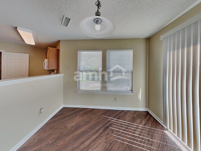 Building Photo - 711 Thornwood Ct