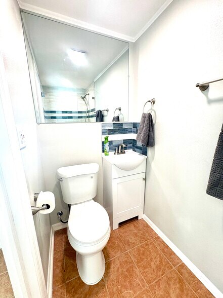 Building Photo - 3318 Boca Ciega Dr N