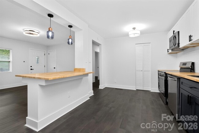 Building Photo - 1814 Eastway Dr