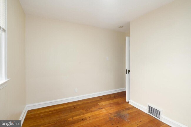 Building Photo - 2828 Midvale Ave