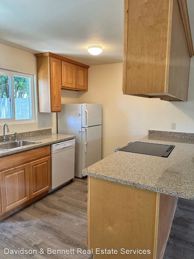 Building Photo - 2 br, 1 bath House - 3985 Dunhill