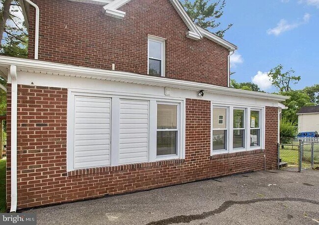 Building Photo - 8700 Maple Ave