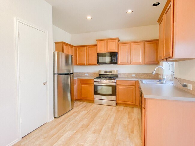 Building Photo - 12021 Pecangate Way