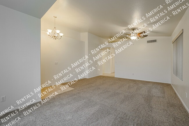 Building Photo - 7158 E Juanita Ave