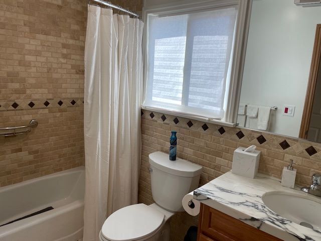 Bathroom 1 - 2851 Casitas Ave