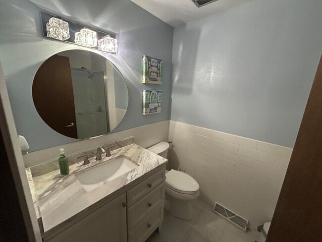 Building Photo - 5646 S 45th St