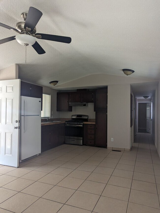 Building Photo - 2 Bedroom, 1 Bath Mobile Home in Bullhead City