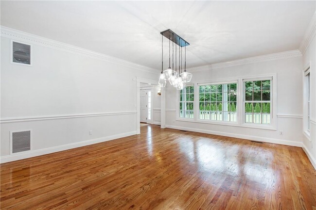 Building Photo - 34 Saxon Wood Rd