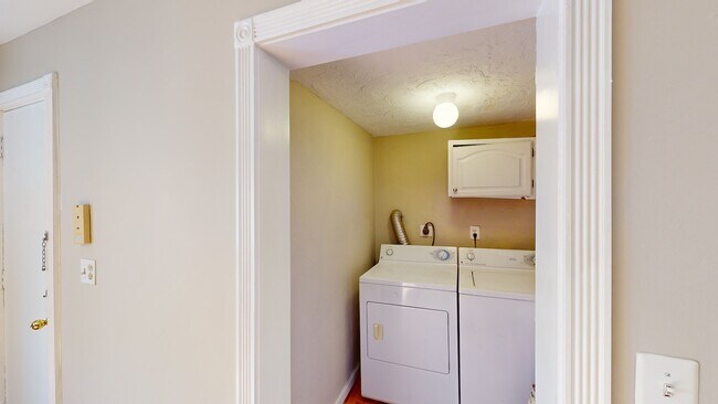 Building Photo - 403 W Fourth St