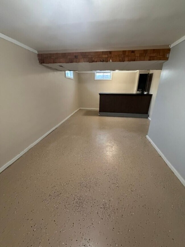 Building Photo - Central Davenport 4 Bedroom House