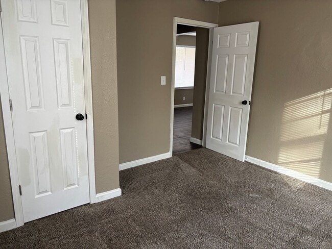 Building Photo - “Move-In Ready 2-Bedroom with Expansive Yard”