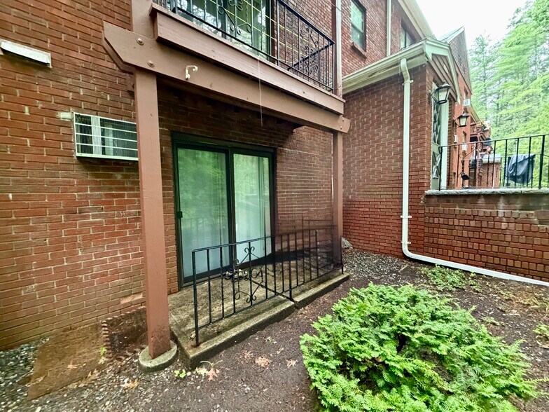 Building Photo - 73 Liberty Square Rd