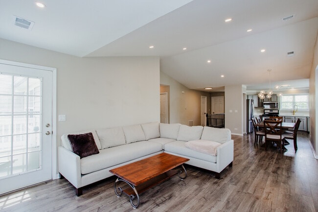 Building Photo - 313 Sheffield Dr