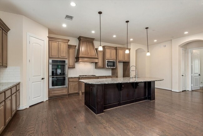 Building Photo - 23034 Creek Park Dr