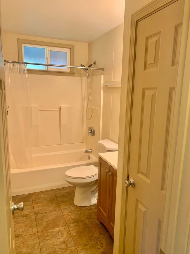 Building Photo - 3 Bedroom / 1 Bath House in Paia town! Walking distance from the beach!