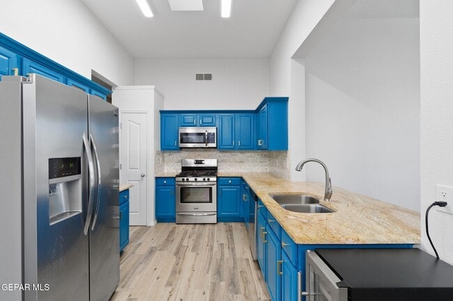 Building Photo - 6401 Franklin Ridge Dr