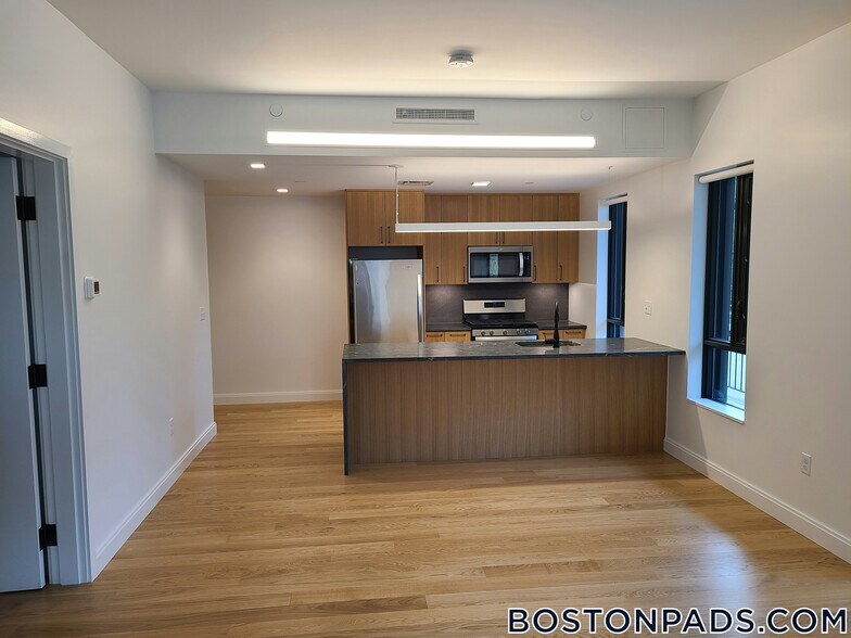 Building Photo - 83 Gardner St