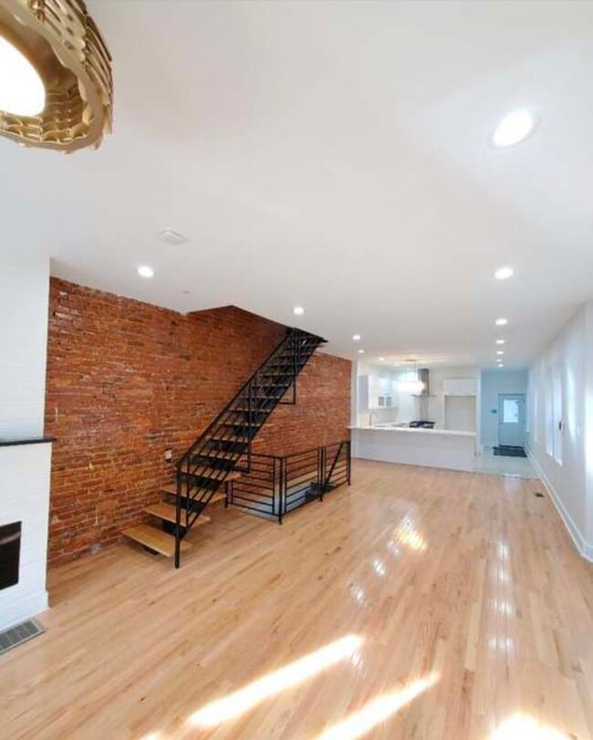 Building Photo - 5425 Catharine St