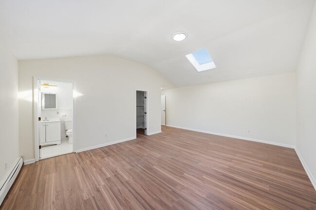 Building Photo - 191 Griffith St